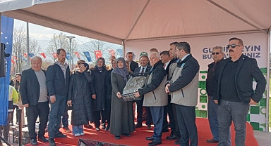 Bozbey'den Tarıma Güçlü Destek: Çiftçiye 1 Milyonun Üzerinde Çilek Fidesi