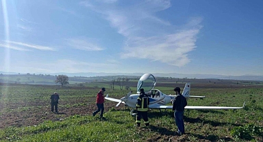  Bursa'da eğitim uçağı tarlaya mecburi iniş yaptı