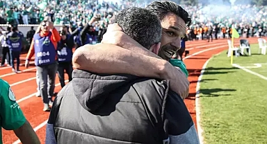 Bursaspor şampiyon! Timsah 2. Lig'e yükseldi