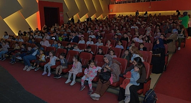 Tiyatronun coşkusu Bursa’yı sardı