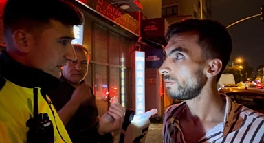 4 kez alkolmetreye üflemedi, yetmedi kaçmaya çalıştı, polisin bir sözüyle geri döndü