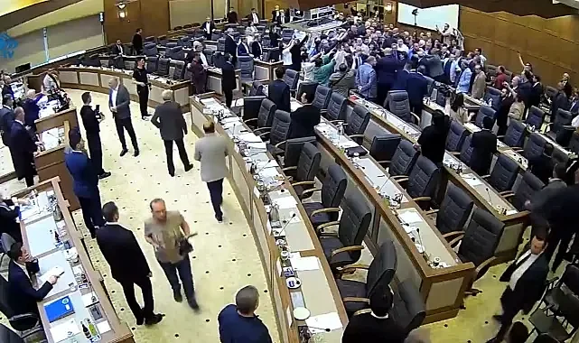 Bursa Büyükşehir Belediye Meclisi karıştı