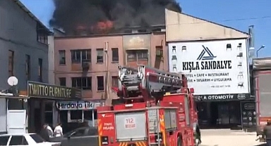 Bursa'da mobilya imalathanesinde yangın