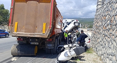 Kamyon yoldan çıktı önüne gelen taşıtı ezdi: 13 motosiklet, 3 araç zarar gördü