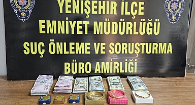 Kocasından altınları saklamak için hırsızlık süsü verdi