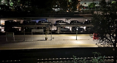 Marmaray hattından geçen araçların gece yolculuğu havadan görüntülendi