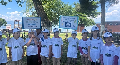 Minik gönüllülerden İznik’te sahil temizliği