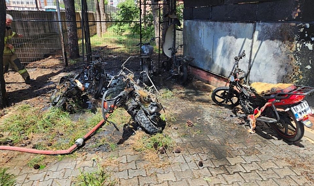 Öğrencilerin motosikletleri alev alev yandı