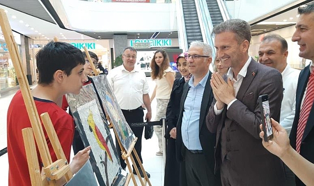 Ortaokul öğrencilerinden görsel sanatlar sergisi