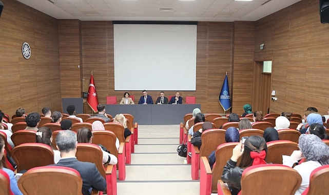  Rektör Çağlar'dan öğrencilere yurt müjdesi