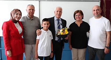 Başkan Bozbey, öğrencilerin karne sevincine ortak oldu