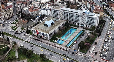 Bursa-Yıldırım Belediyesi Fatih Sultan Mehmet Ortaokulu öğrencileriyle Küreklidere Şelalesi’nde önce okuma etkinliği düzenledi sonra da çevre temizliği yaptı.