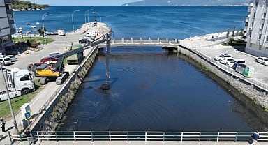 Büyükşehir’den Karsak Deresi’nde kapsamlı temizlik