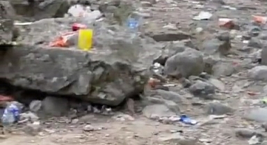 Herkesin gelip görmek istediği şelaleyi, çöplüğe çevirdiler