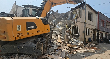 Kaçak yapı yerle bir edildi