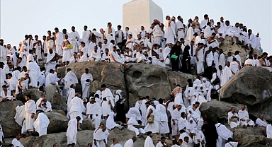 Milyonlar Arafat'ta buluştu