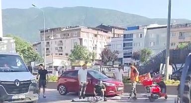 Üst geçit ihlali kazaya mâl oldu... Otomobilin çarptığı kadın ağır yaralandı