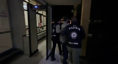 Yurtdışına kaçmak için hazırlanırken, polis baskını yedi