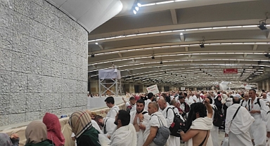 Yüzbinler hacı oldu