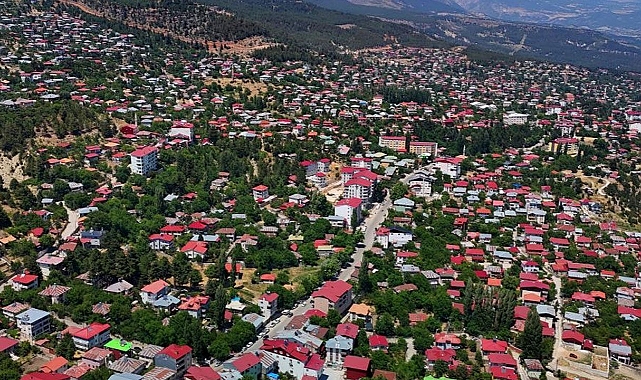 Adana'nın sıcağından Pozantı'ya kaçtılar! 20 bin kişinin yaşadığı ilçede nüfus 450 bine çıktı