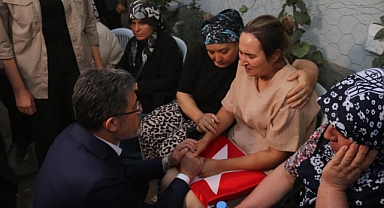 Bakan Yumaklı'dan şehit ailesine taziye ziyareti
