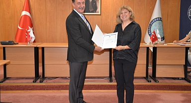 BUÜ’de başarılı akademisyenler ödüllendirildi