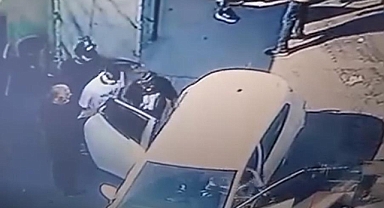 Esenyurt'ta bir çocuğun önünü keserek, gasp eden ve kafeden laptop çalan iki çocuk yakalandı