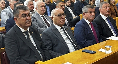 Gelecek Partisi'nde istifa depremi