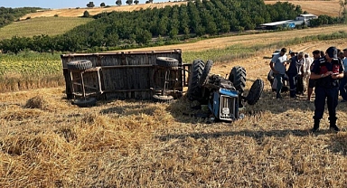 Kargo firması çalışanları kolileri kamyona fırlatarak yükledi