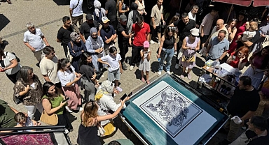 Kozahan'daki ipek baskı şovu izleyenleri büyüledi