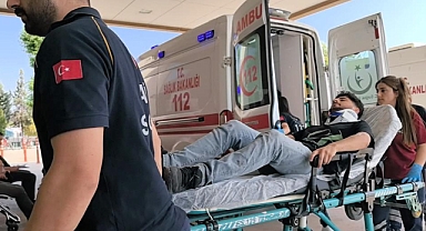 Otomobil kontrolden çıktı, önce direğe sonra evin koruma tellerine çarptı : 1 yaralı