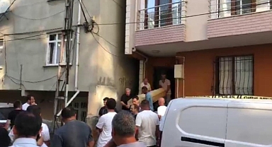 Sancaktepe'de aile faciası: Anne ve babasını bıçaklayarak öldürdü