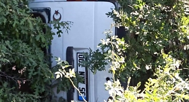 Bursa’da kontrolden çıkan minibüs şarampole yuvarlandı: 1 yaralı