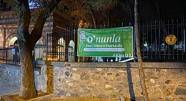 Bursa'da merak uyandıran pankartlar