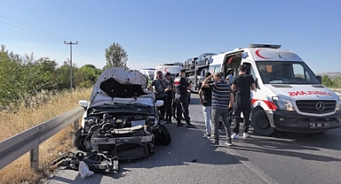 Bursa İnegöl'de Otomobil Traktöre Çarptı: 1 Yaralı