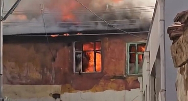 Bursa Osmangazi'de müstakil ev küle döndü, dumanlar kentin birçok noktasından görüldü