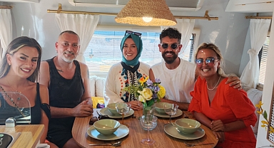 Hüsnü Şenlendirici, Mehmet Çevik'e kaptırdığı karavanı ziyarete geldi