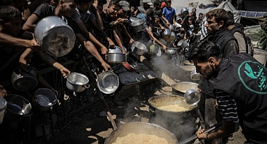 İsrail'in Ablukası Altındaki Filistinlilere Yemek Dağıtıldı