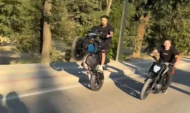 Bursa'da Plakasız Motosikletle Trafiği Tehlikeye Atan Sürücü Yakalandı