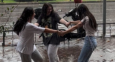 Bursa’da yağmur sevinci... Böyle dans ettiler