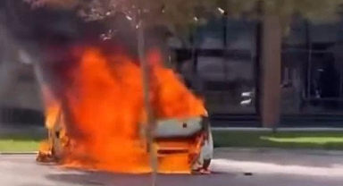 Bursa Nilüfer’de park halindeki otomobil yandı