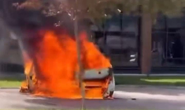 Bursa Nilüfer’de park halindeki otomobil yandı