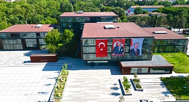 İnegöl Belediyesi Bin 500 Öğrenciye Kırtasiye Yardımı Yaptı