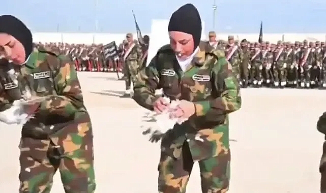 Irak Ordusunda Kadın Askerlerin Mezuniyet Töreni Gündeme Geldi