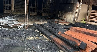 Mobilya imalathanesi alev alev yandı