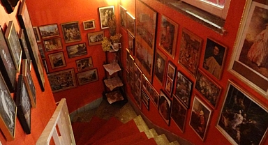 Bursa'da Antika ve Nostaljiyle Dolu Yaşayan Kafe