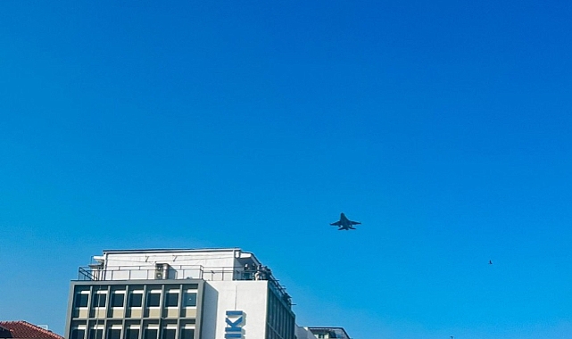 Bursa’da Cumhuriyet Coşkusu: F-16’lar Gökyüzünü, Vatandaşlar Sokakları Renklendirdi