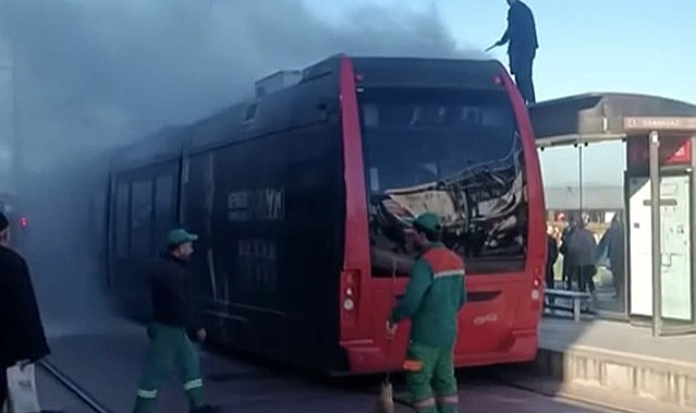 Bursa'da İpek Böceği Tramvayında Yangın: Yolcular Tahliye Edildi