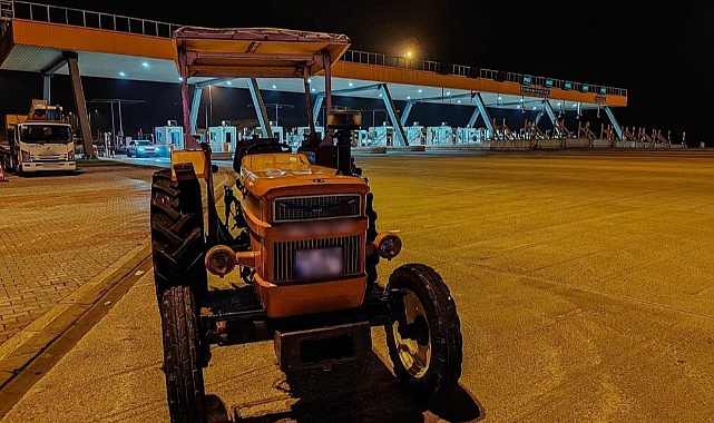 Bursa'da Otoyolda Traktörle Seyreden Sürücü Yakalandı