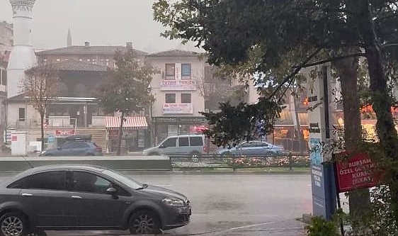 Bursa'da Sağanak Yağış Etkili Oldu: Barajlar İçin Umut Oldu